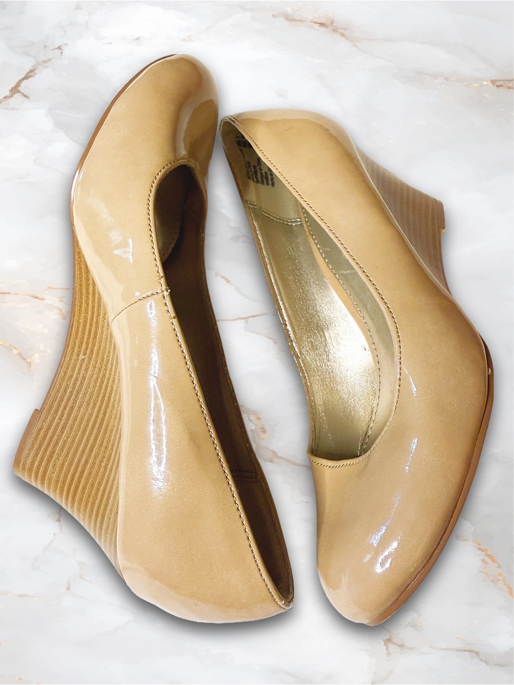 Dexter Neutral Beige Patent Stacked Wedge Pumps Classic Comfort Heel Sz 7 - Picture 9 of 11